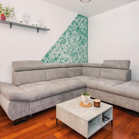 スプリトAiry 2-Br Apt W/ Open Layout & Modern Designアパートメント エクステリア 写真