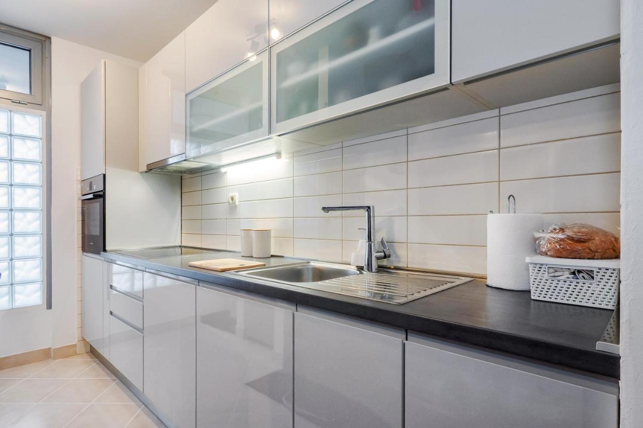 スプリトAiry 2-Br Apt W/ Open Layout & Modern Designアパートメント エクステリア 写真