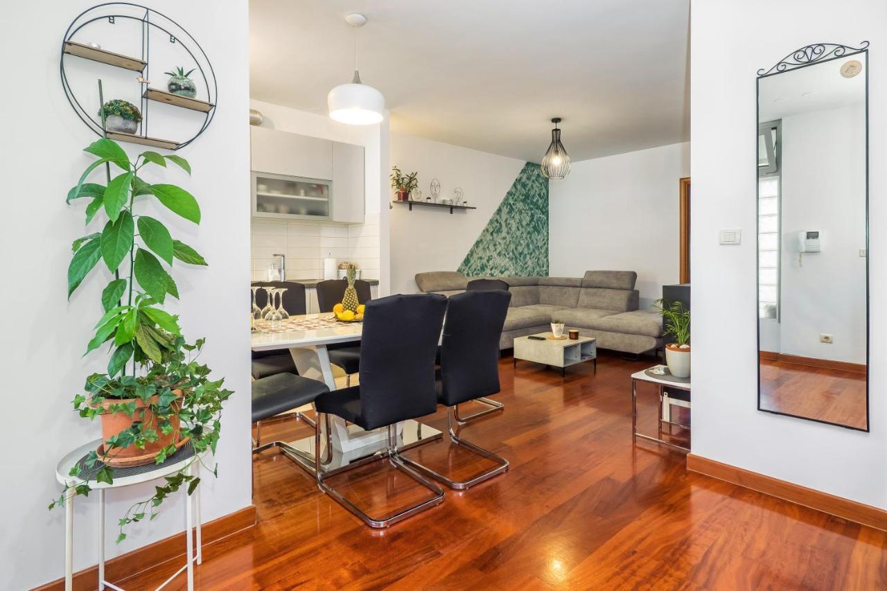 スプリトAiry 2-Br Apt W/ Open Layout & Modern Designアパートメント エクステリア 写真