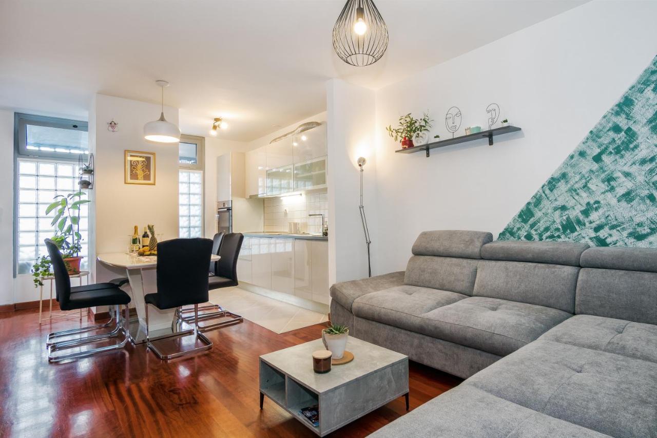 スプリトAiry 2-Br Apt W/ Open Layout & Modern Designアパートメント エクステリア 写真
