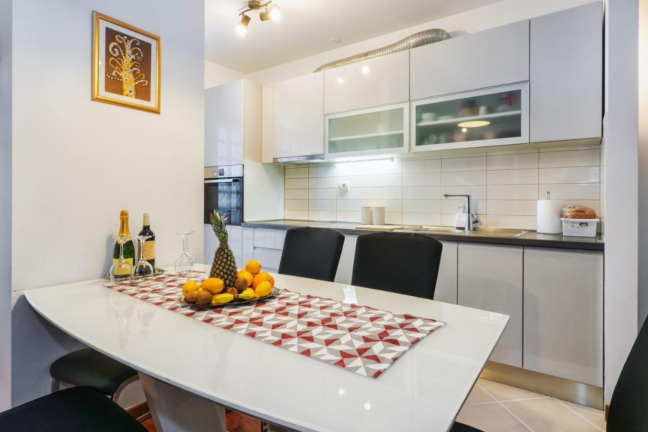 スプリトAiry 2-Br Apt W/ Open Layout & Modern Designアパートメント エクステリア 写真