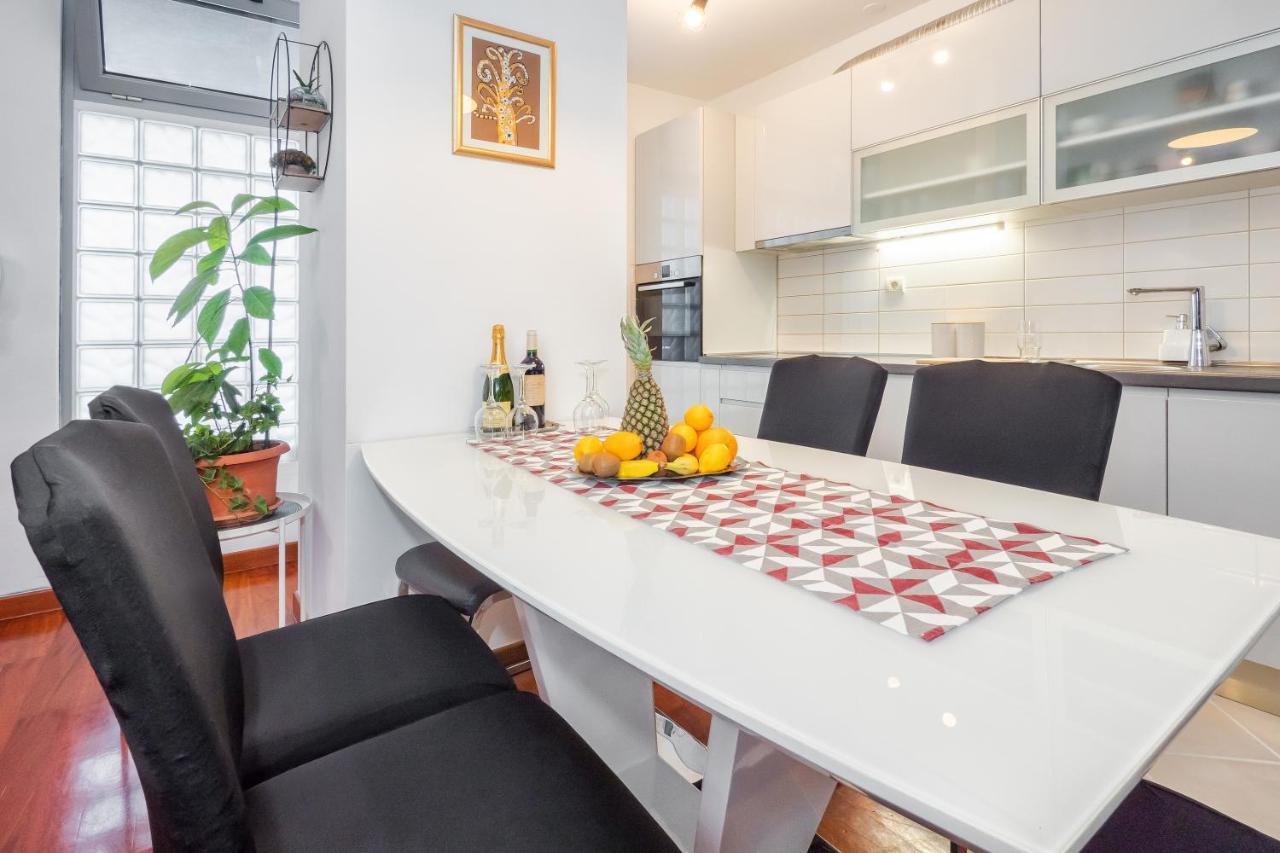 スプリトAiry 2-Br Apt W/ Open Layout & Modern Designアパートメント エクステリア 写真