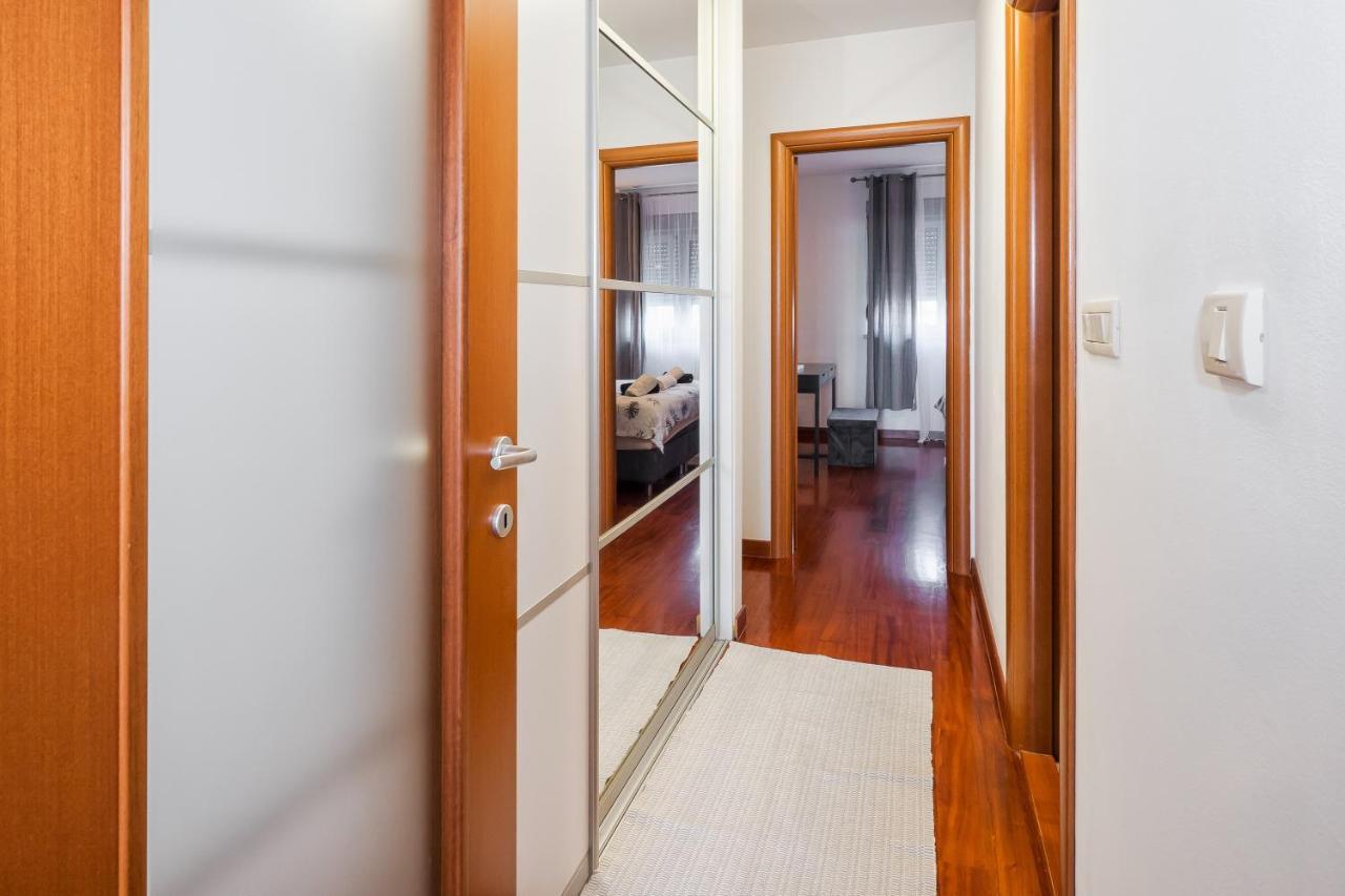 スプリトAiry 2-Br Apt W/ Open Layout & Modern Designアパートメント エクステリア 写真