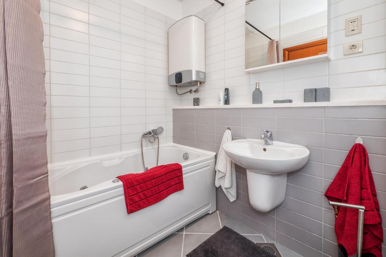 スプリトAiry 2-Br Apt W/ Open Layout & Modern Designアパートメント エクステリア 写真