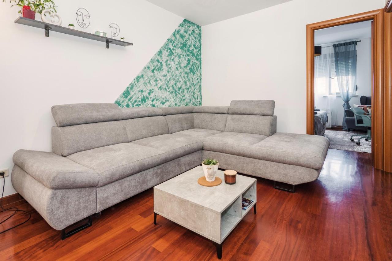 スプリトAiry 2-Br Apt W/ Open Layout & Modern Designアパートメント エクステリア 写真