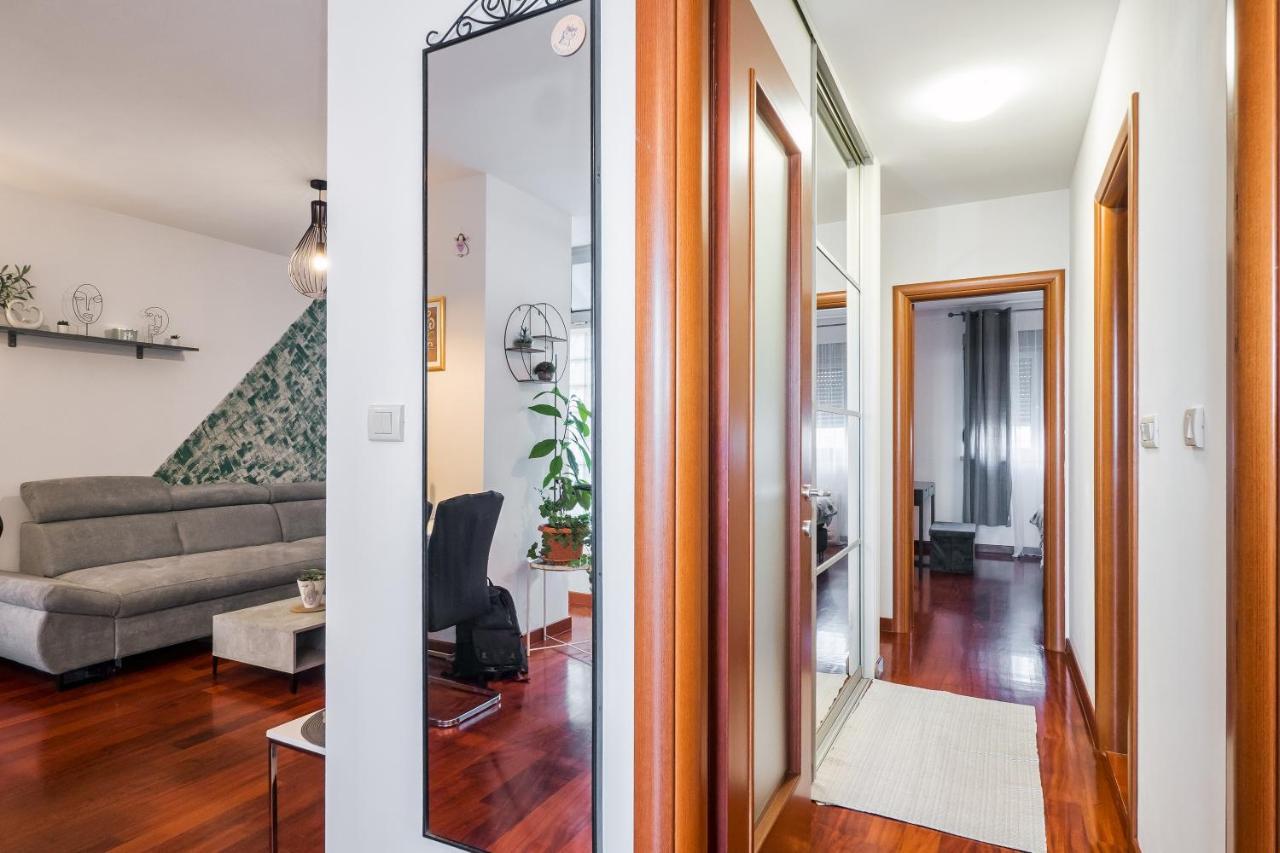 スプリトAiry 2-Br Apt W/ Open Layout & Modern Designアパートメント エクステリア 写真