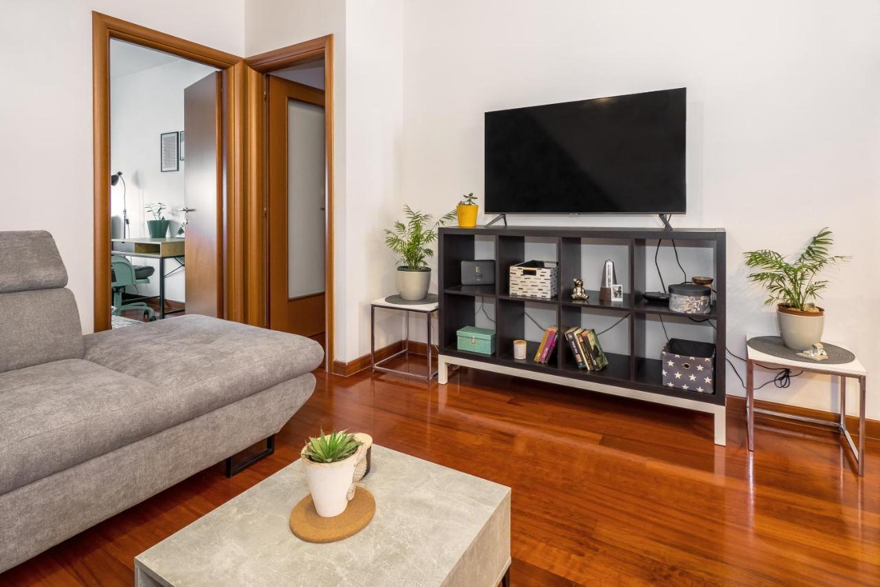 スプリトAiry 2-Br Apt W/ Open Layout & Modern Designアパートメント エクステリア 写真