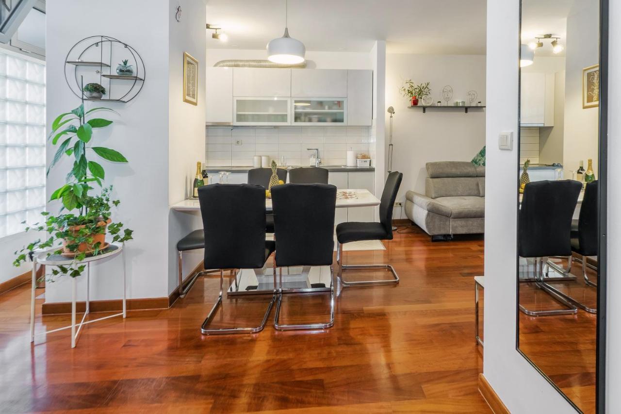 スプリトAiry 2-Br Apt W/ Open Layout & Modern Designアパートメント エクステリア 写真