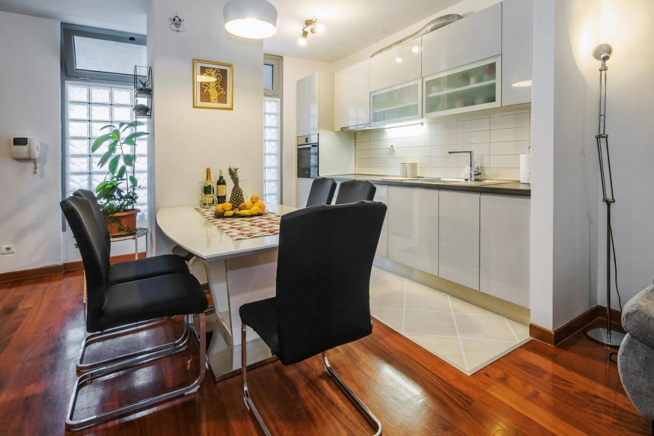 スプリトAiry 2-Br Apt W/ Open Layout & Modern Designアパートメント エクステリア 写真